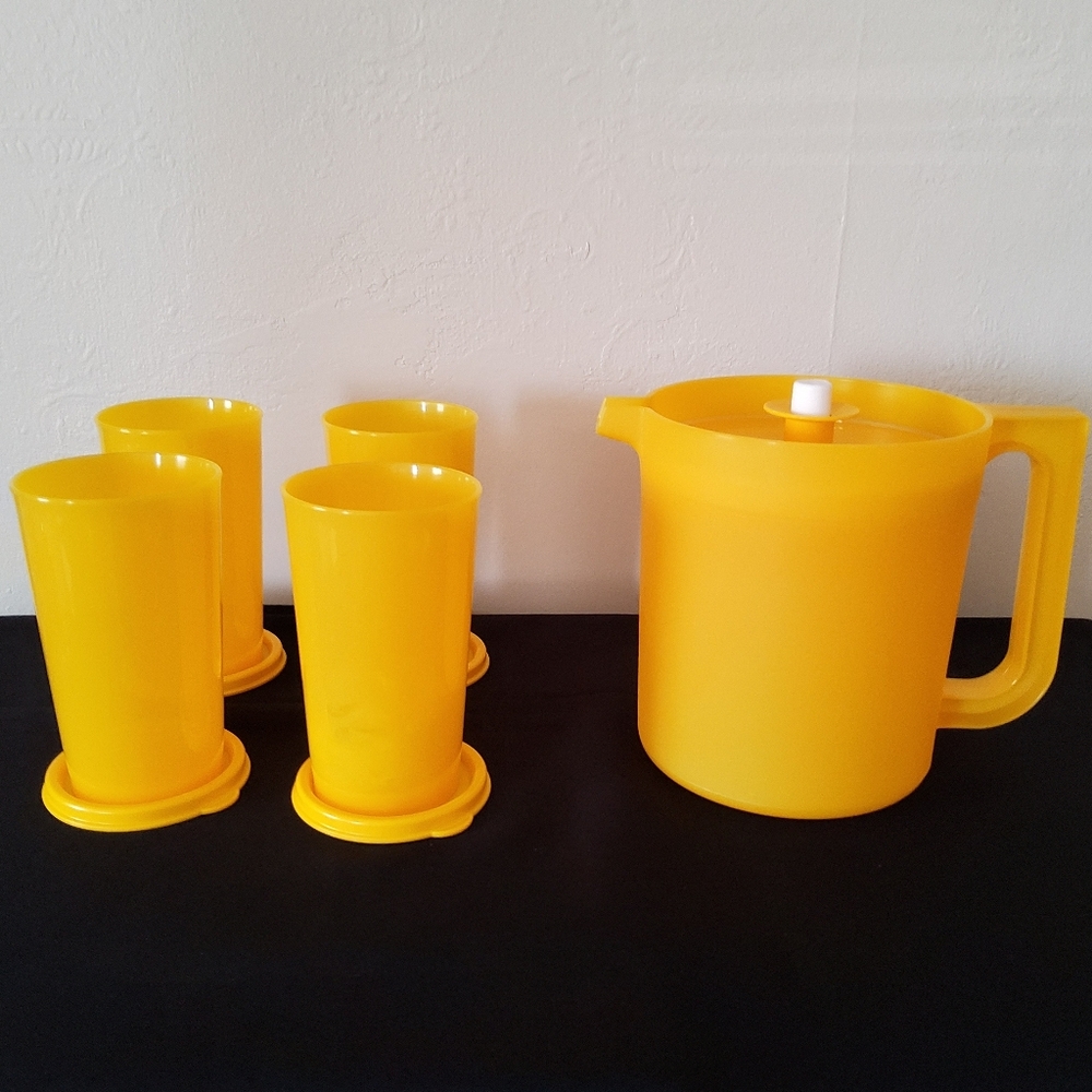 Tupperware Pitcher and Cups Set